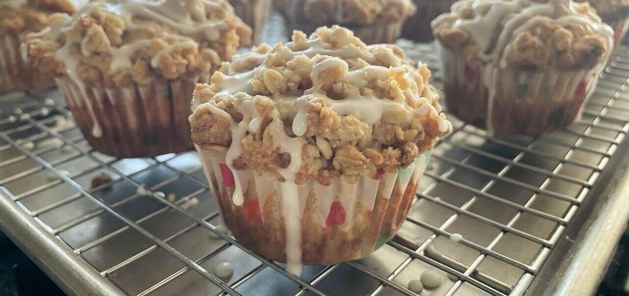 whole-grain peach muffins with coffee cake crumble